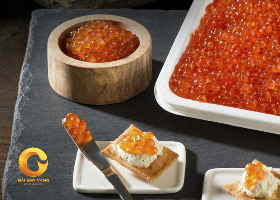 trứng cá hồi sashimi